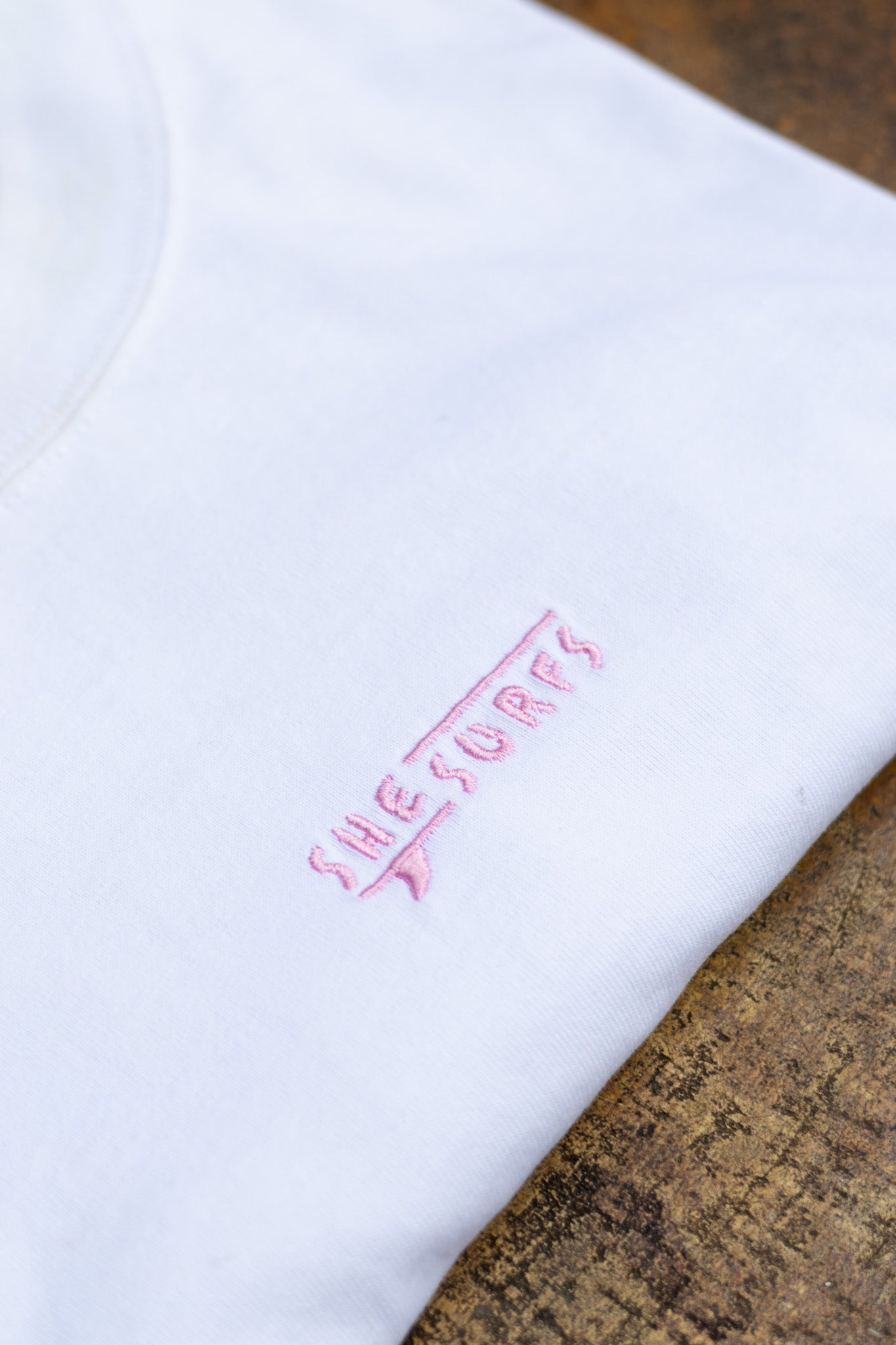 SheSurfs Tee | White/Pink | Pre-order